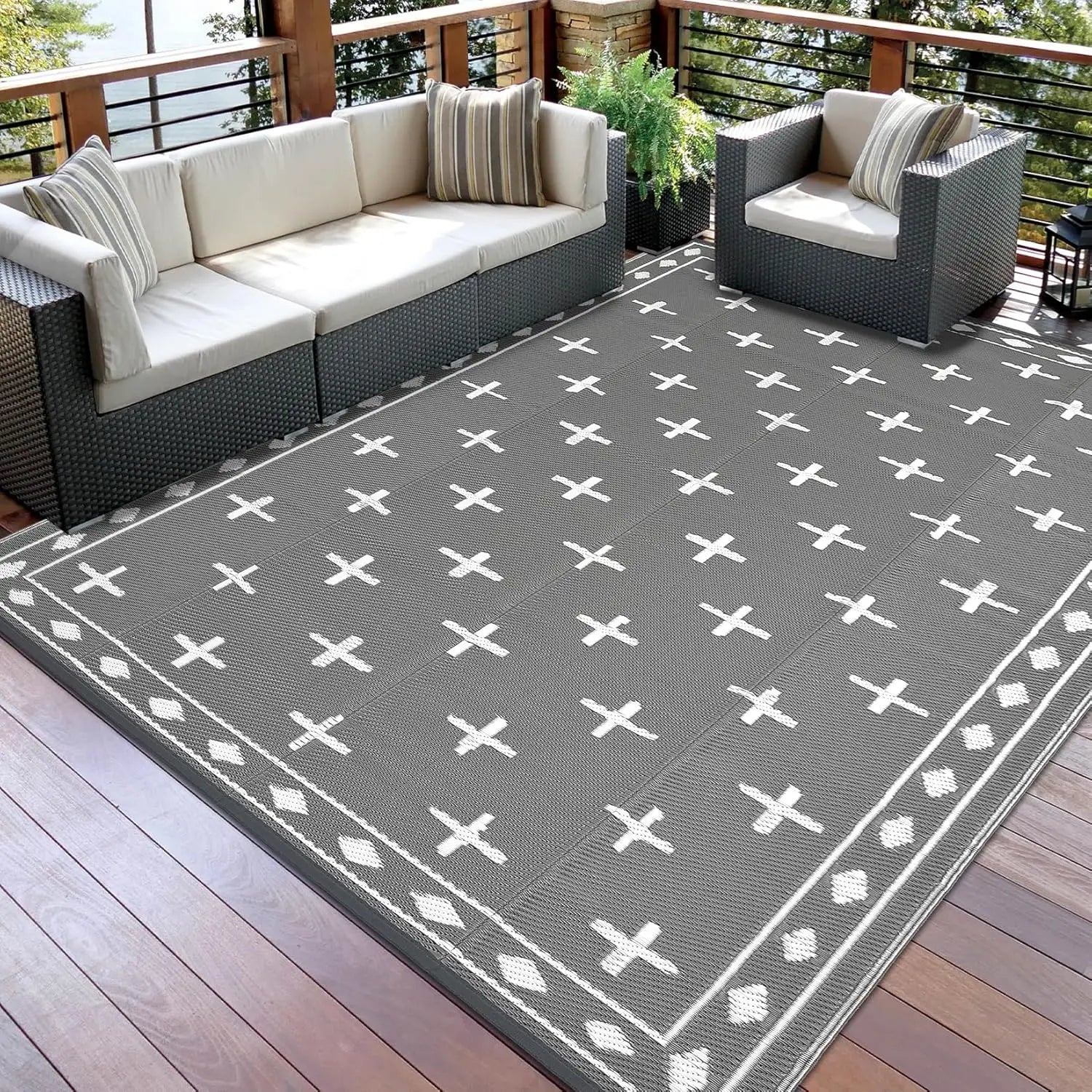 Reversible Waterproof Plastic Straw Outdoor Rug